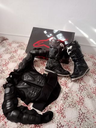 Alpinestars: Botas y armadura MX