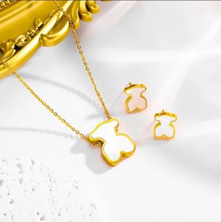 Juego de collar y pulsera dorados