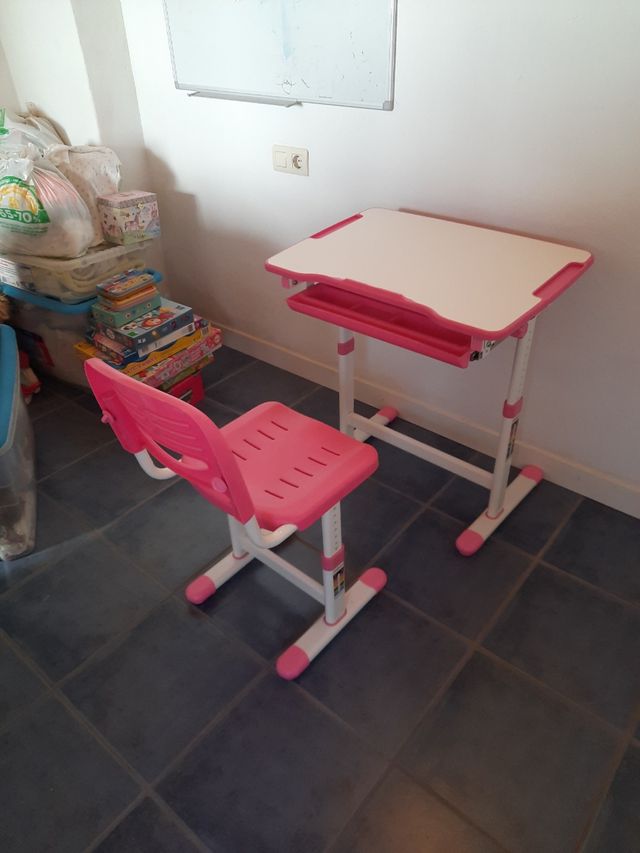Mesa escritorio con silla