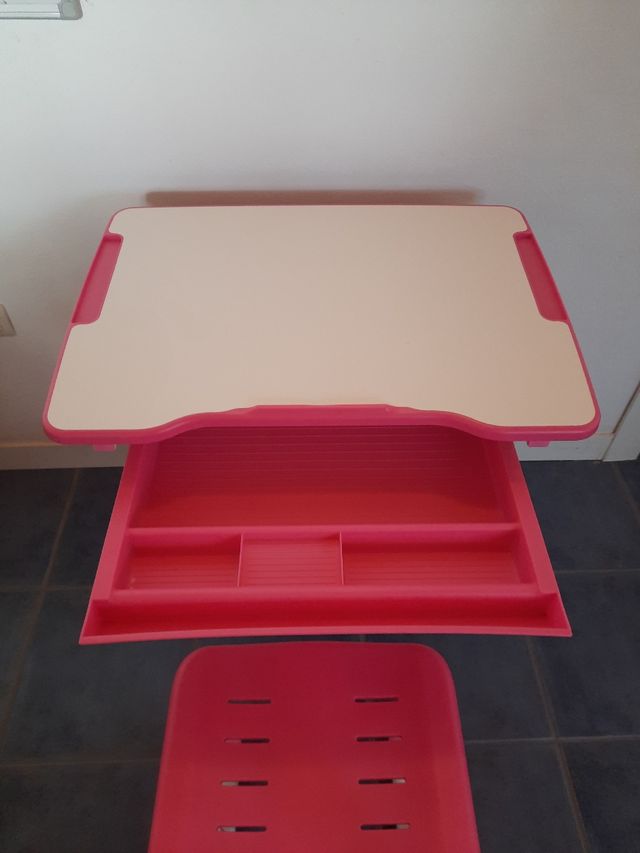 Mesa escritorio con silla