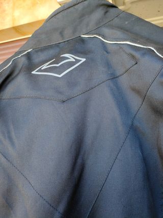 Chaqueta moto Miline con  protecciones 
en hombros