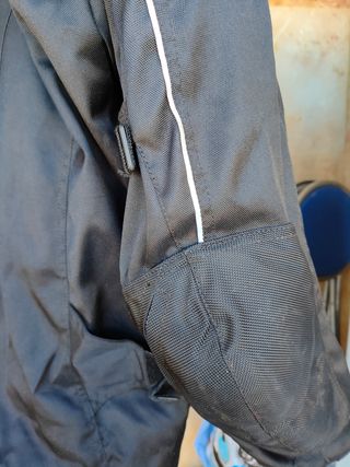 Chaqueta moto Miline con  protecciones 
en hombros