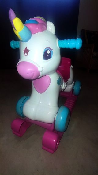 Unicornio mecedora con ruedas