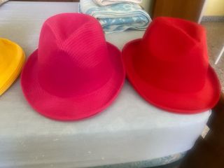Sombreros Fiesta: Rosa, Morado, Rojo, Amarillo