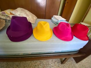 Sombreros Fiesta: Rosa, Morado, Rojo, Amarillo