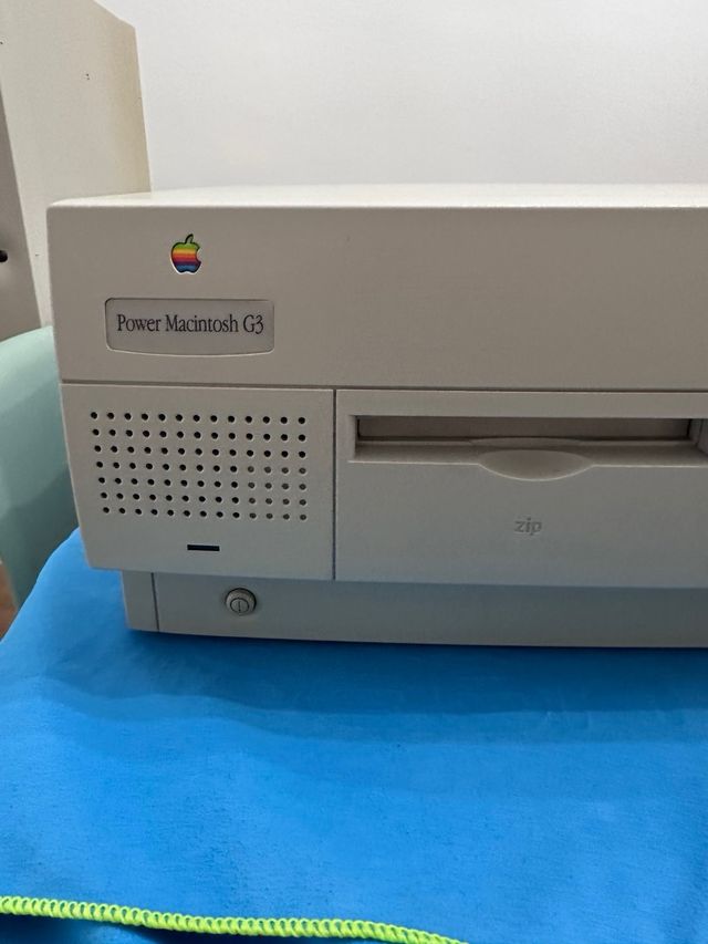 Power Macintosh G3 300 Desktop