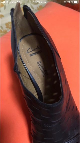 Zapatos Clarks negros - Tacón