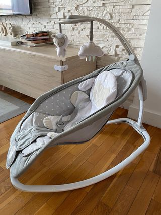 Hamaca Bebé Ingenuity con vibración y melodías 