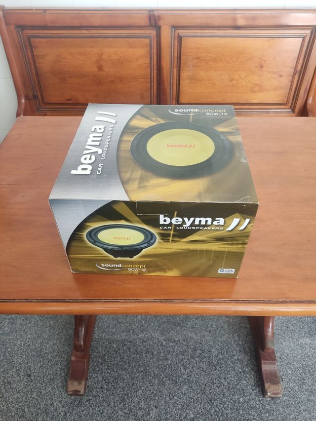 Subwoofer King Monster Beyma SCW-12 con cajón