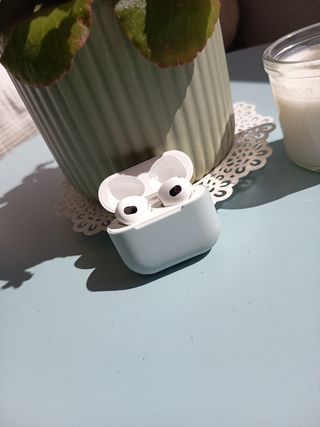Airpods 3ª Gen Apple 
Blanco