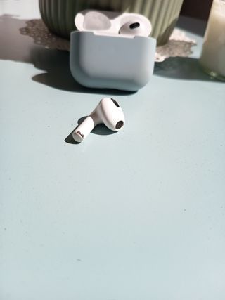 Airpods 3ª Gen Apple 
Blanco