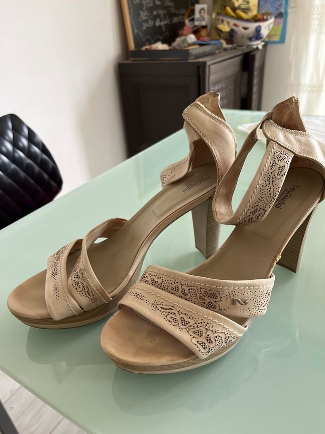 Sandali Giardini beige tacco medio