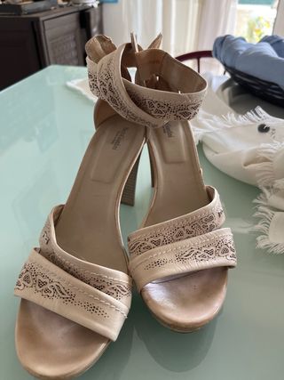 Sandali Giardini beige tacco medio