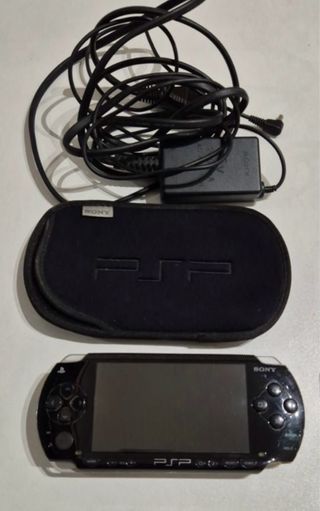 PSPNEGRA+FIFA 09+FORMULA 1+GTA LibertyCity+2juegos