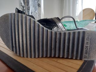 Sandali neri con perle