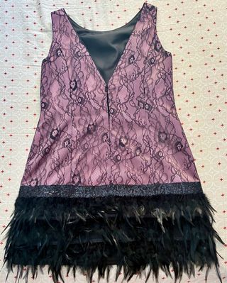 Vestido fiesta plumas negro y rosa