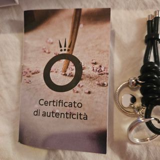 Portachiavi Pandora in pelle nera e argento
