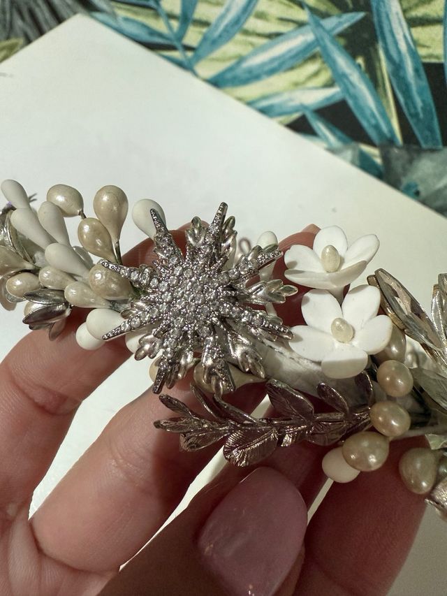 Tiara novia plata y blanco