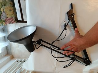 Lampada con braccio orientabile