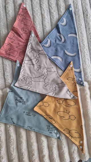 5 Baberos bebé triangulares regulables