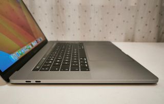 PORTÁTIL MACBOOK PRO 15 A1990 i7/32GB/256GB #23