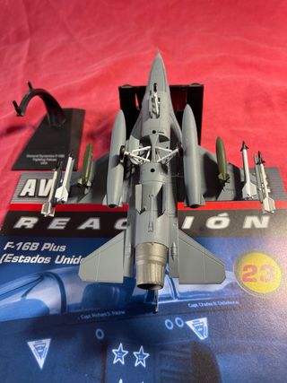 Maqueta F-16B Fighting Falcon + Libro