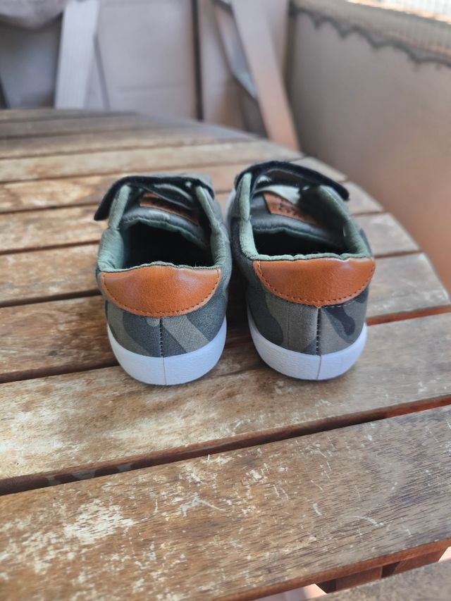 Zapatillas camuflaje bebé talla 24