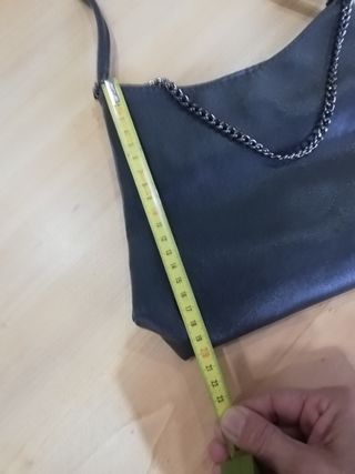 Borsa grigia pari al nuovo 
