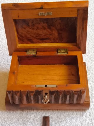ANTIGIA CAJA DE MADERA CON COMPARTIMIENTO SECRETO 