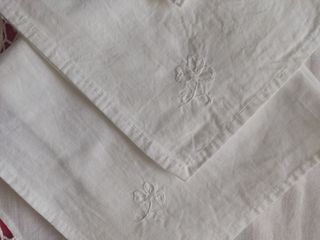 MANTELERÍA VINTAGE BORDADOS Y GANCHILLO