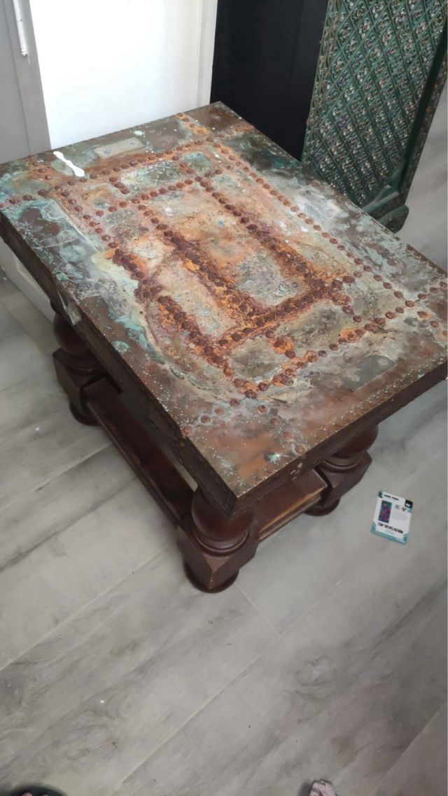 Mesa cobre y madera antigua