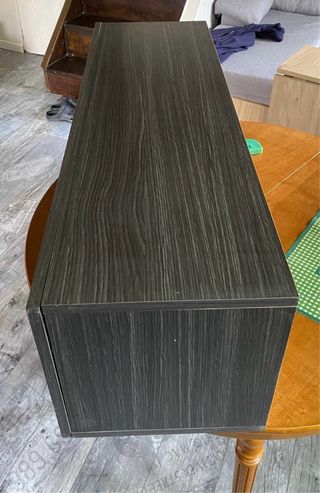 Vitrina madera gris oscuro con cristal