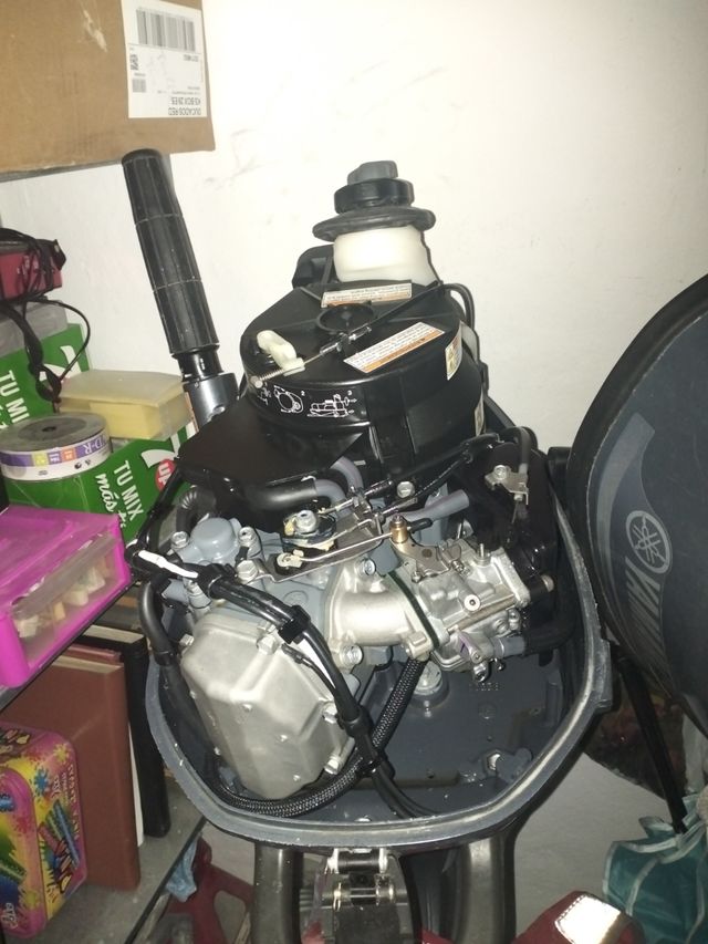 Motor fueraborda Yamaha 6 HP 4 tiempo cola corta