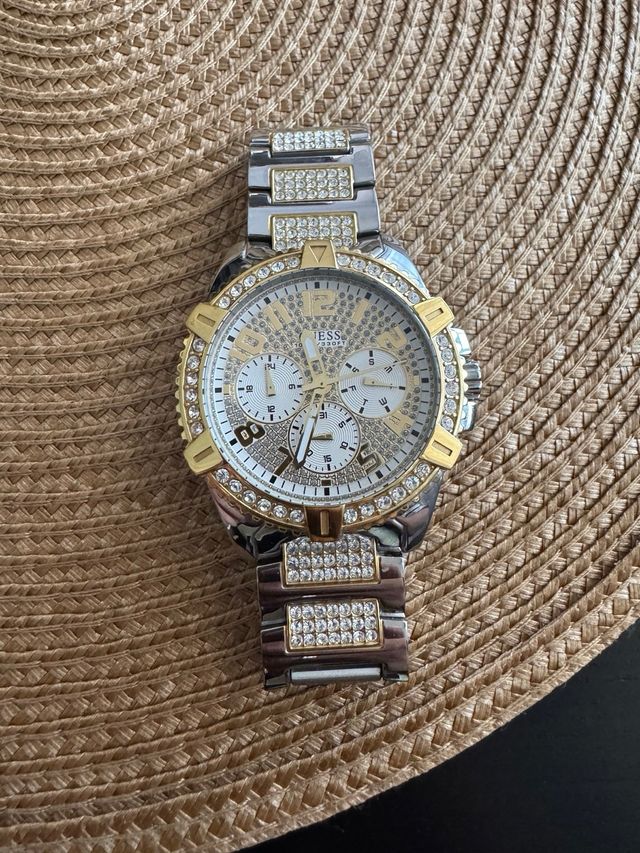 Reloj Guess dorado y plateado