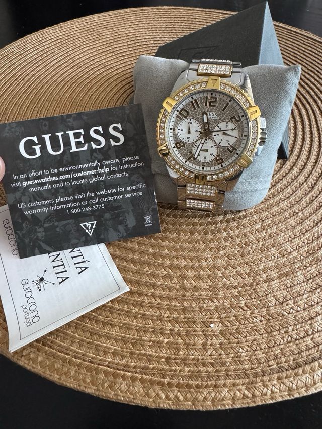 Reloj Guess dorado y plateado