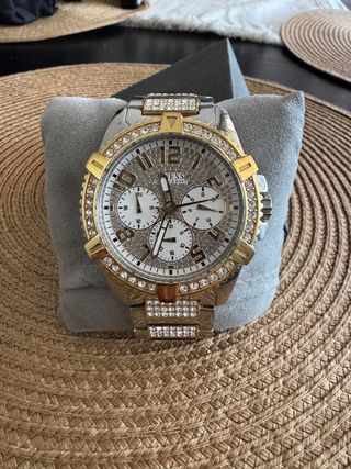 Reloj Guess dorado y plateado
