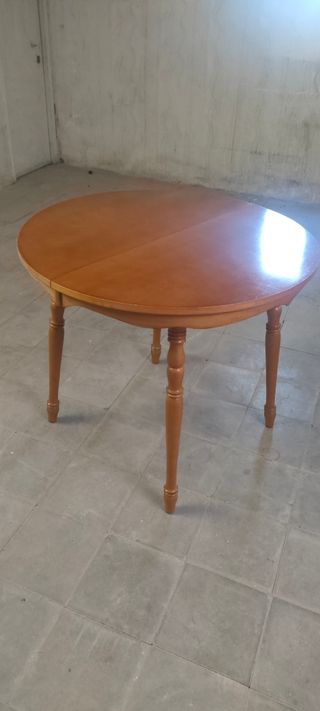 Mesa redonda de madera extensible