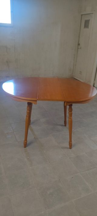 Mesa redonda de madera extensible