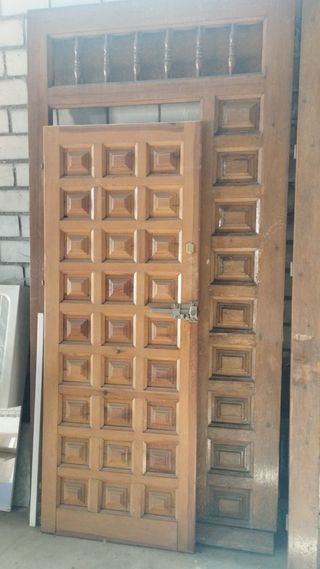 Puerta garaje madera maciza. 2,35ancho x 2,40ancho