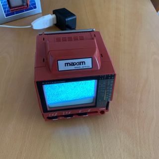 MINI TV 4,5” B/N CON RADIO AM/FM MAXIM