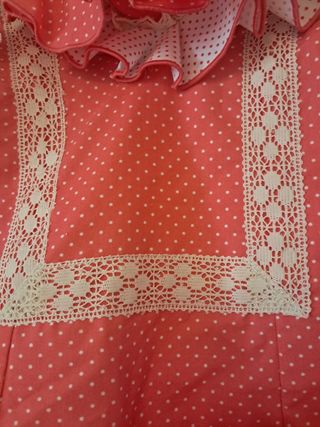 Vestido Flamenca niña coral y beige con encajes