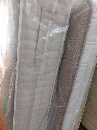 Colchones viscoelásticos seminuevos y nuevos.