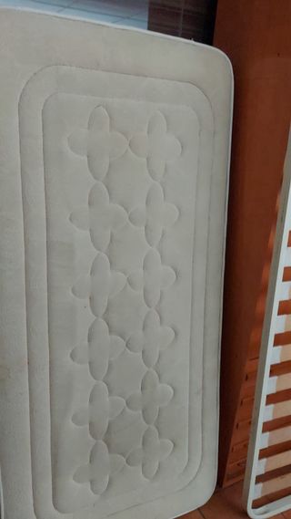 Colchones viscoelásticos seminuevos y nuevos.