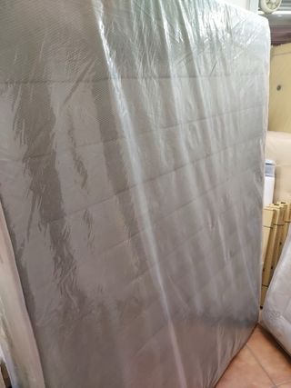 Colchones viscoelásticos seminuevos y nuevos.
