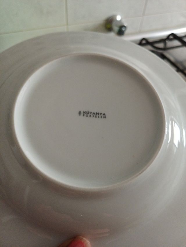 Vajilla porcelana azul y blanca con filosofía oro