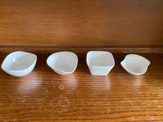 4 Cuencos porcelana blancos con formas asimétricas