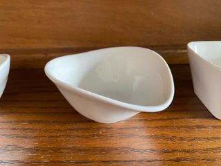 4 Cuencos porcelana blancos con formas asimétricas