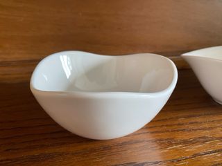 4 Cuencos porcelana blancos con formas asimétricas