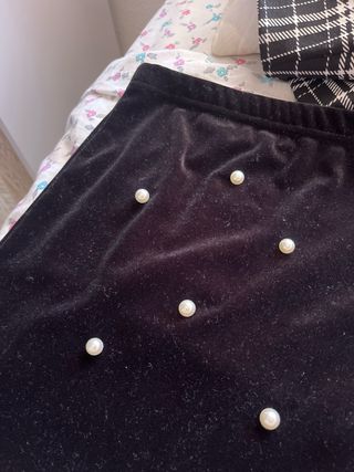 Mini falda negra terciopelo perlas