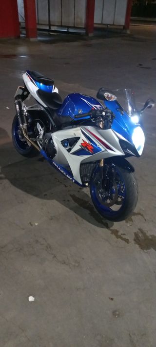 Suzuki GSXR 1000 K8 - Moto